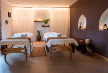 The Complete Guide to Choosing the Right Massage Bed with Face Cradle