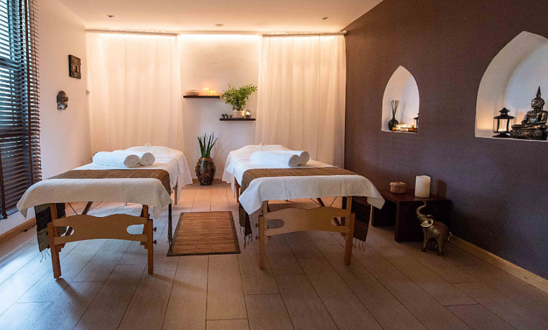 The Complete Guide to Choosing the Right Massage Bed with Face Cradle